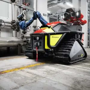 Einsatz von Industrierobotern: Der Magirus Wolf R1 bei einer technischen Inspektion, fotografiert von einem Industriefotografen in Ulm.