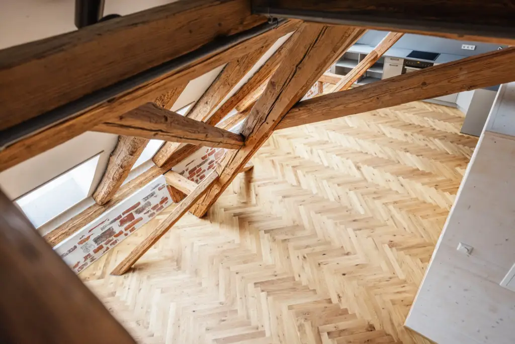 Einladende Raumwirkung einer hochwertig ausgestatteten Immobilie für Makler und Bauträger.