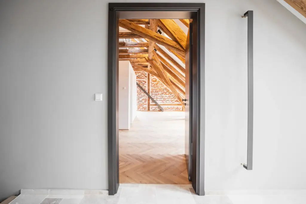 Zusammenspiel von natürlichem Licht und Architektur in der professionellen Immobilienfotografie.