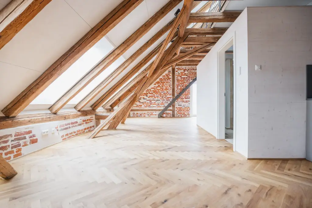 Helle, lichtdurchflutete Räume einer Premium-Immobilie, fotografiert von einem Profi-Fotografen.